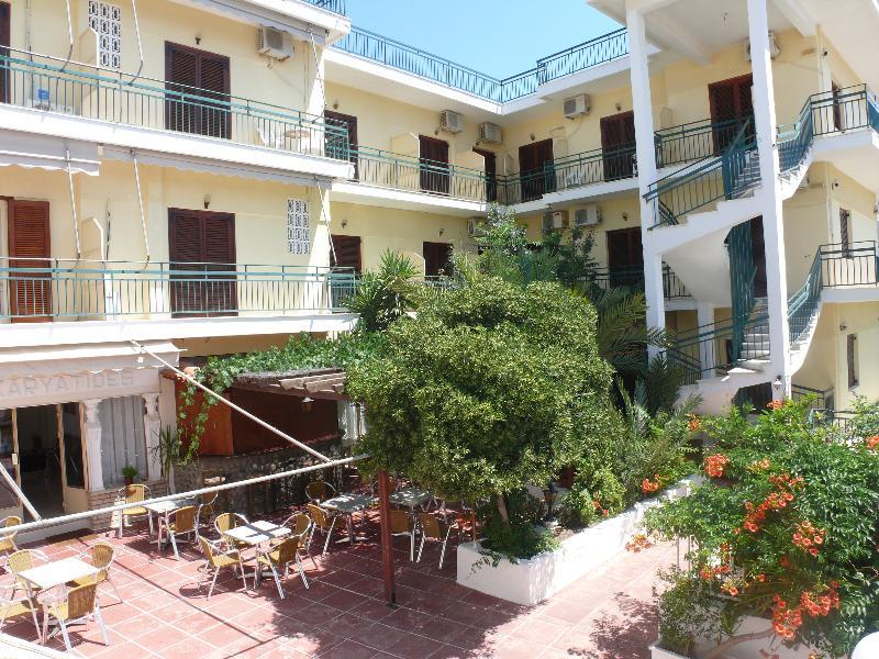 Hotel Karyatides Agia Marina  Buitenkant foto