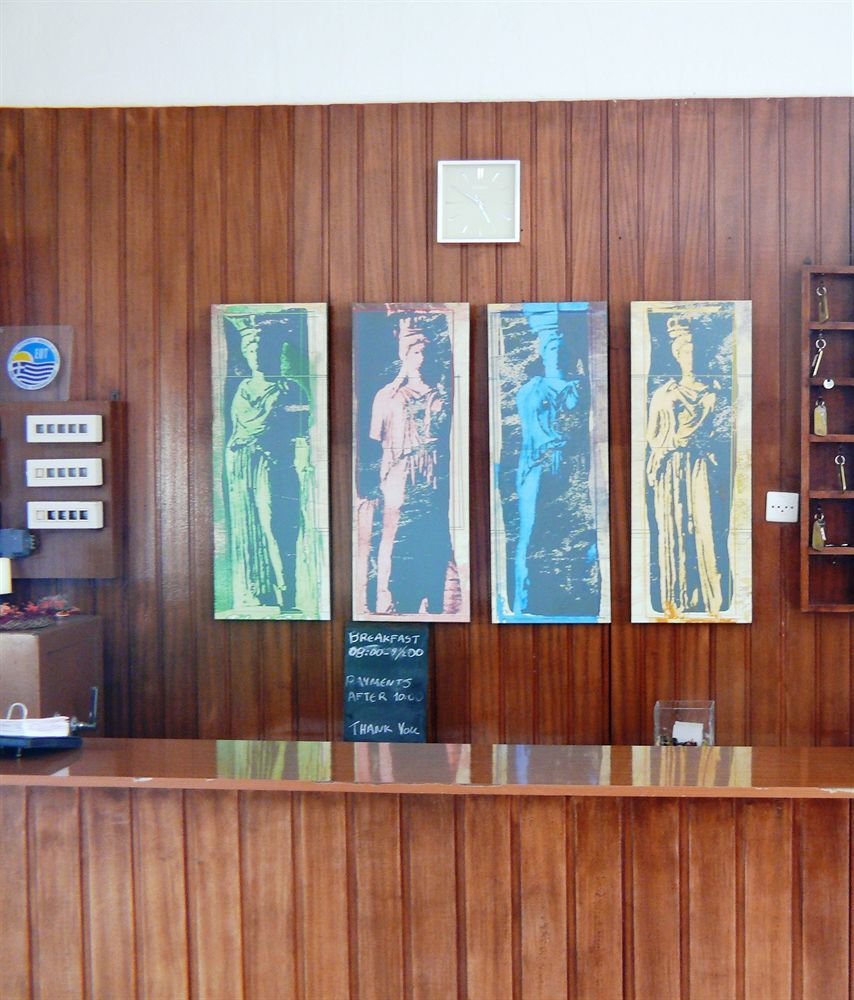 Hotel Karyatides Agia Marina  Buitenkant foto