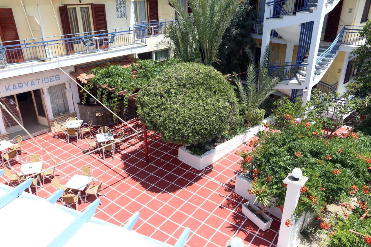 Hotel Karyatides Agia Marina  Buitenkant foto