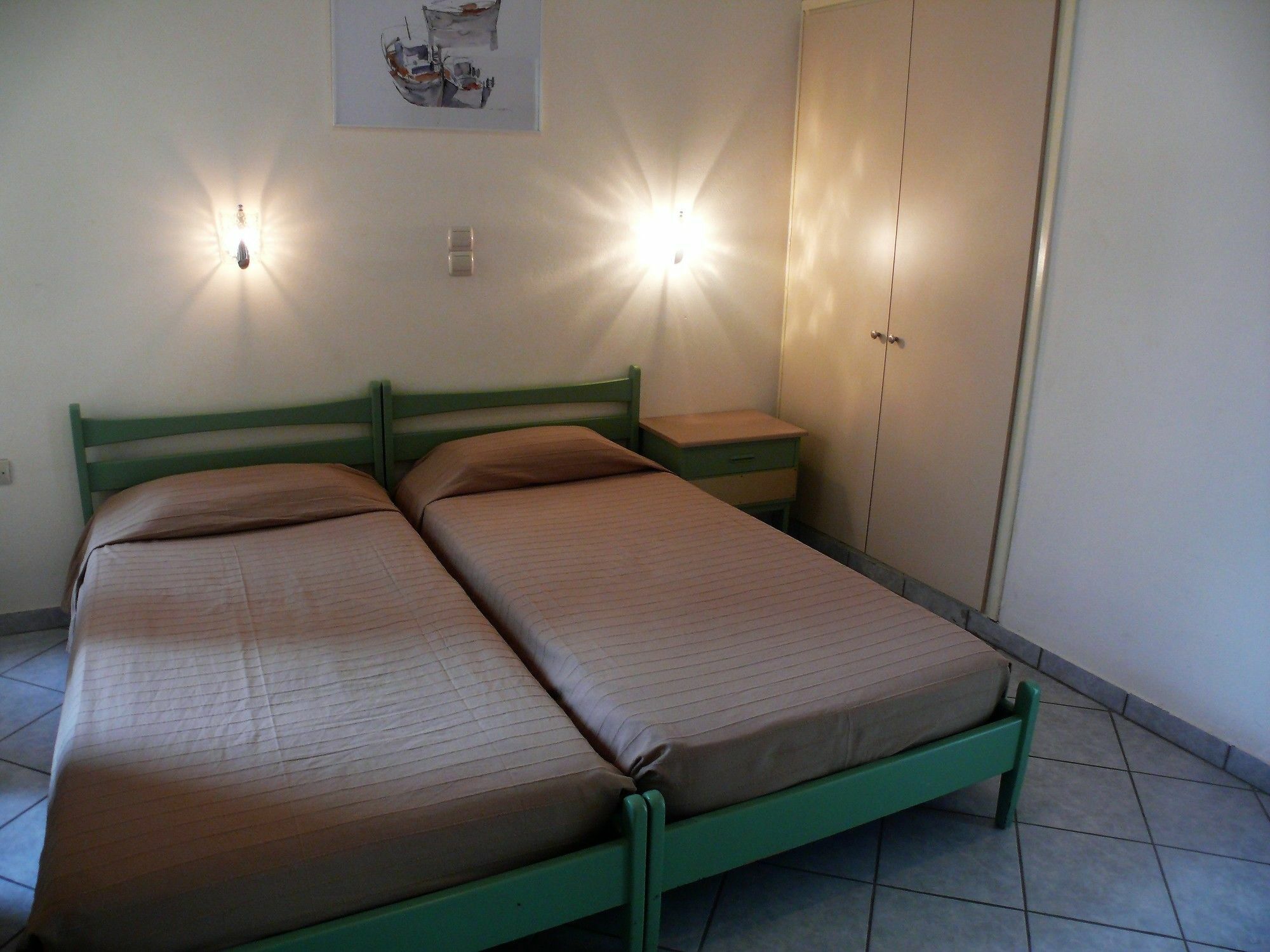 Hotel Karyatides Agia Marina  Buitenkant foto