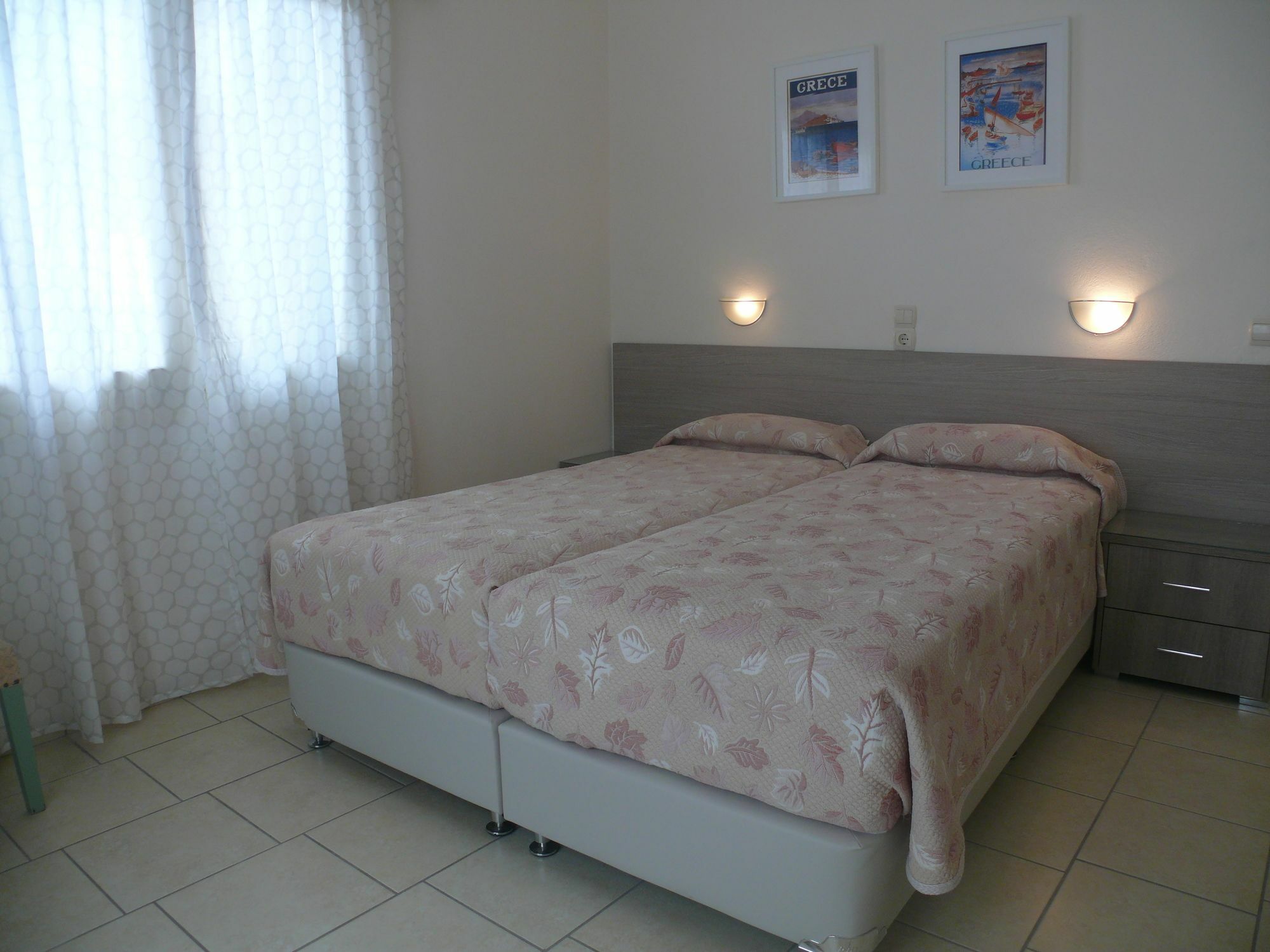 Hotel Karyatides Agia Marina  Buitenkant foto