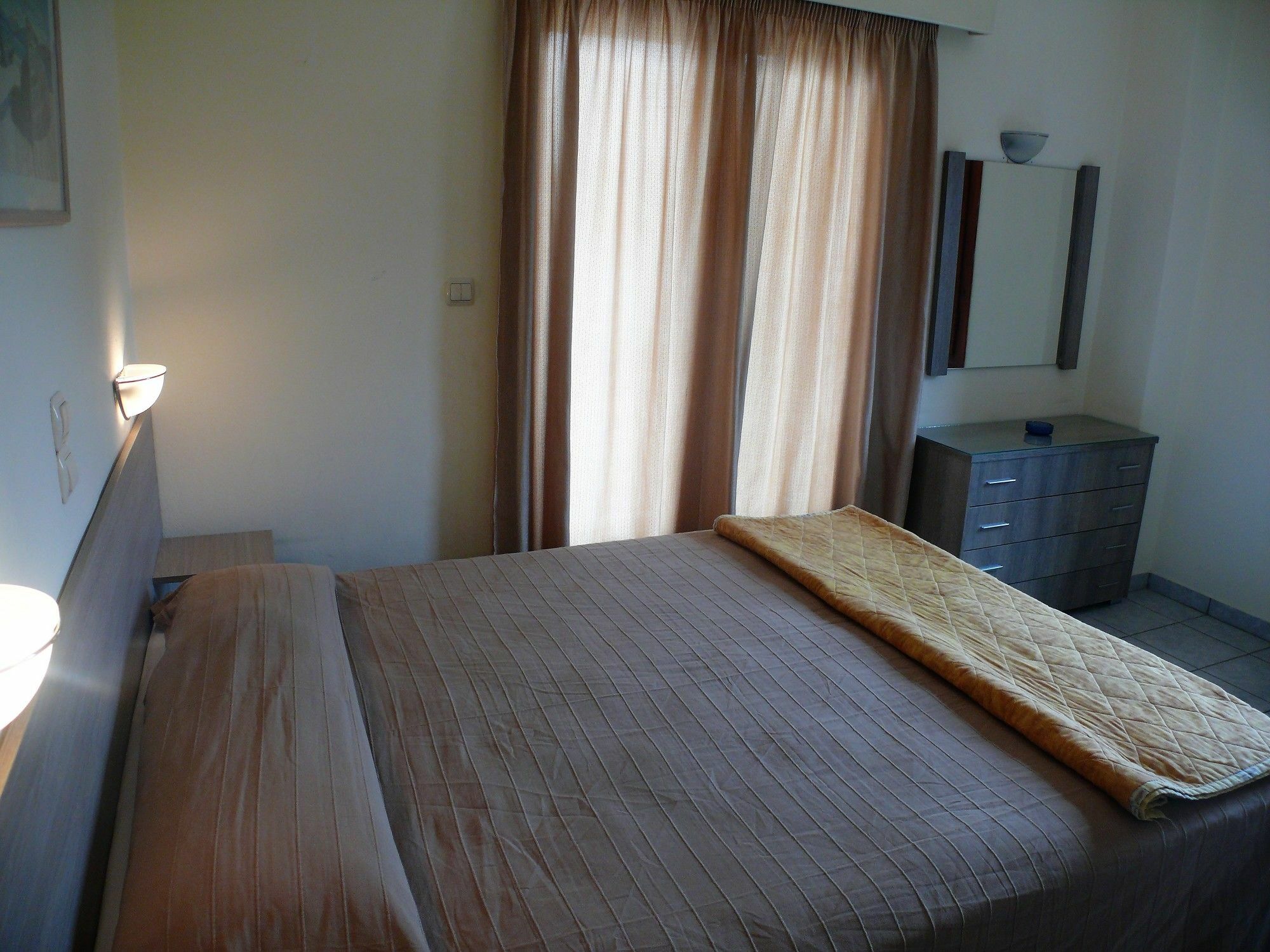 Hotel Karyatides Agia Marina  Buitenkant foto