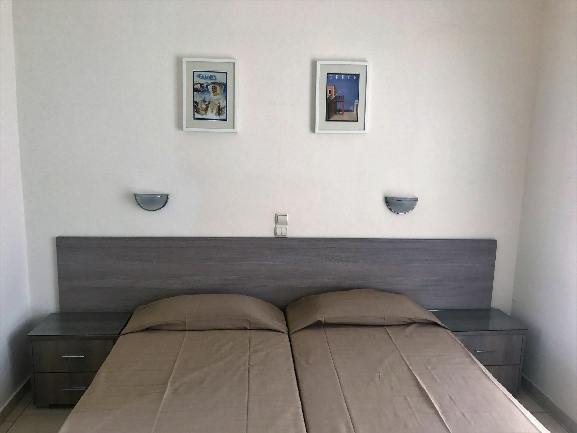 Hotel Karyatides Agia Marina  Buitenkant foto