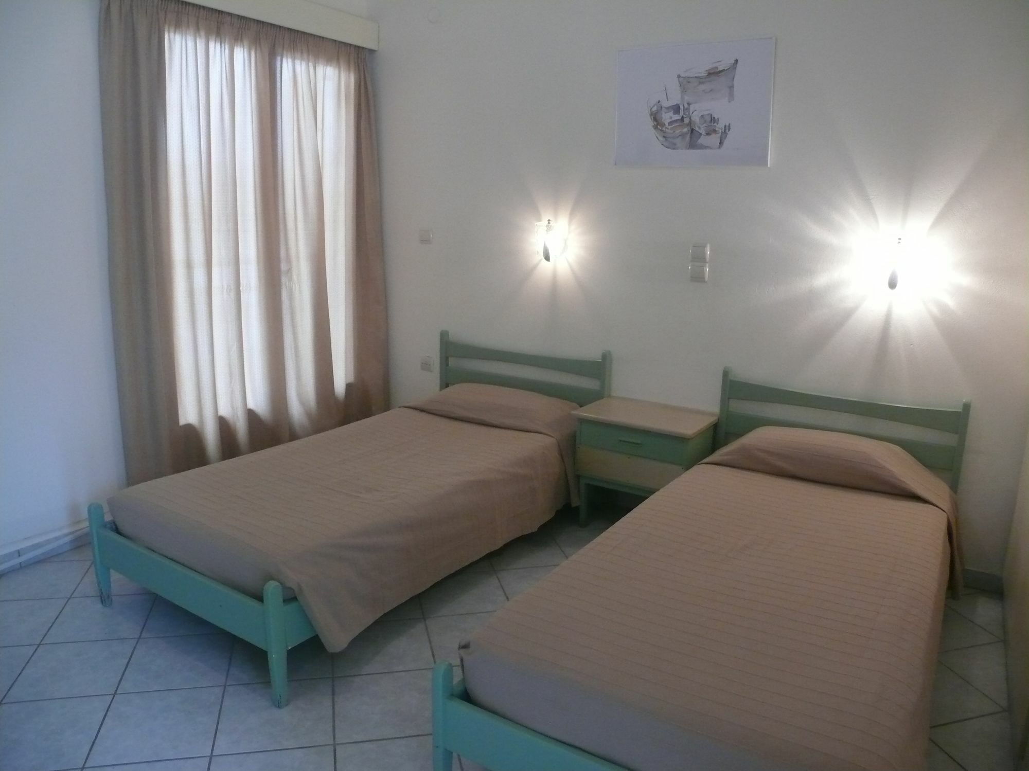 Hotel Karyatides Agia Marina  Buitenkant foto