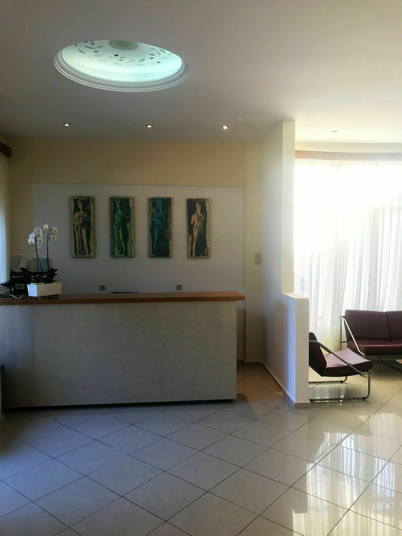 Hotel Karyatides Agia Marina  Buitenkant foto